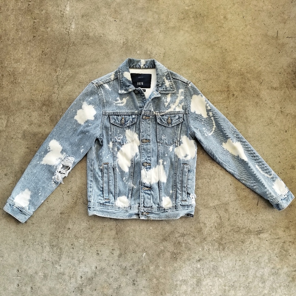 ZARA MENS DISTRESSED DENIM JACKET